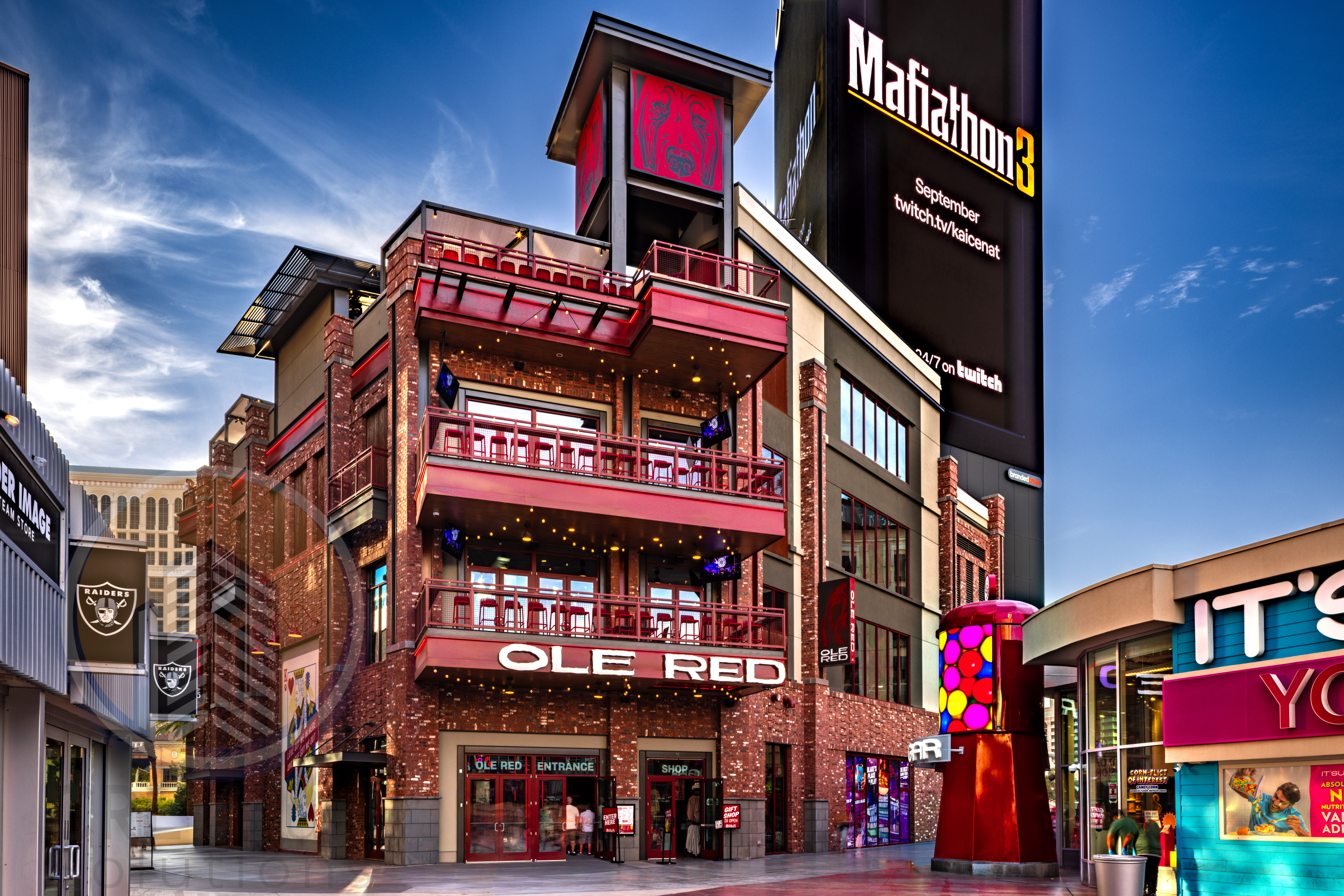 Retail exterior secondary shot — Las Vegas CRE photography